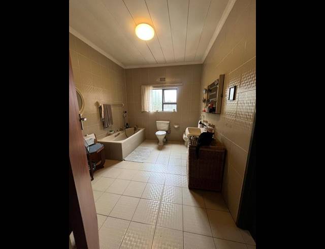 8 BEDROOM HOUSE FOR SALE IN GERMISTON SOUTH